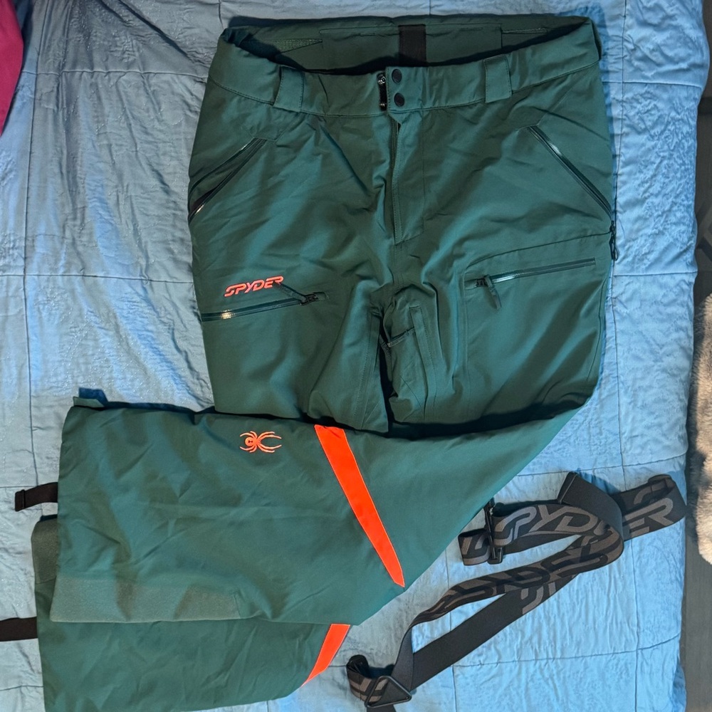 Spider Brand Mens Size L Snowboard Pants - New without Tags (comes w/suspenders)